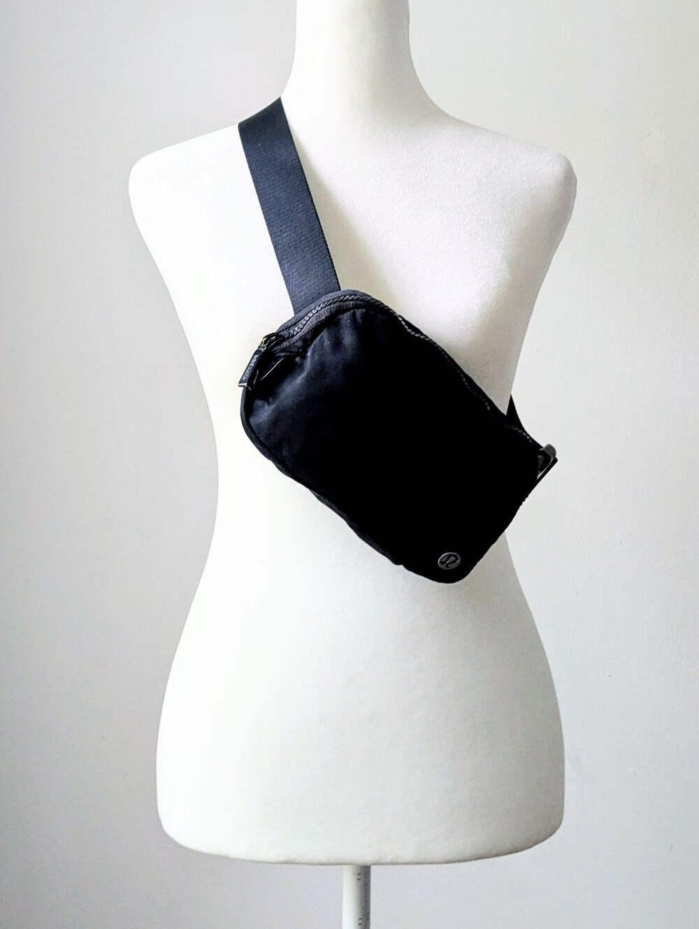 Lululemon Athletica Unisex Black Lightweight Belt Bag For Free Hands